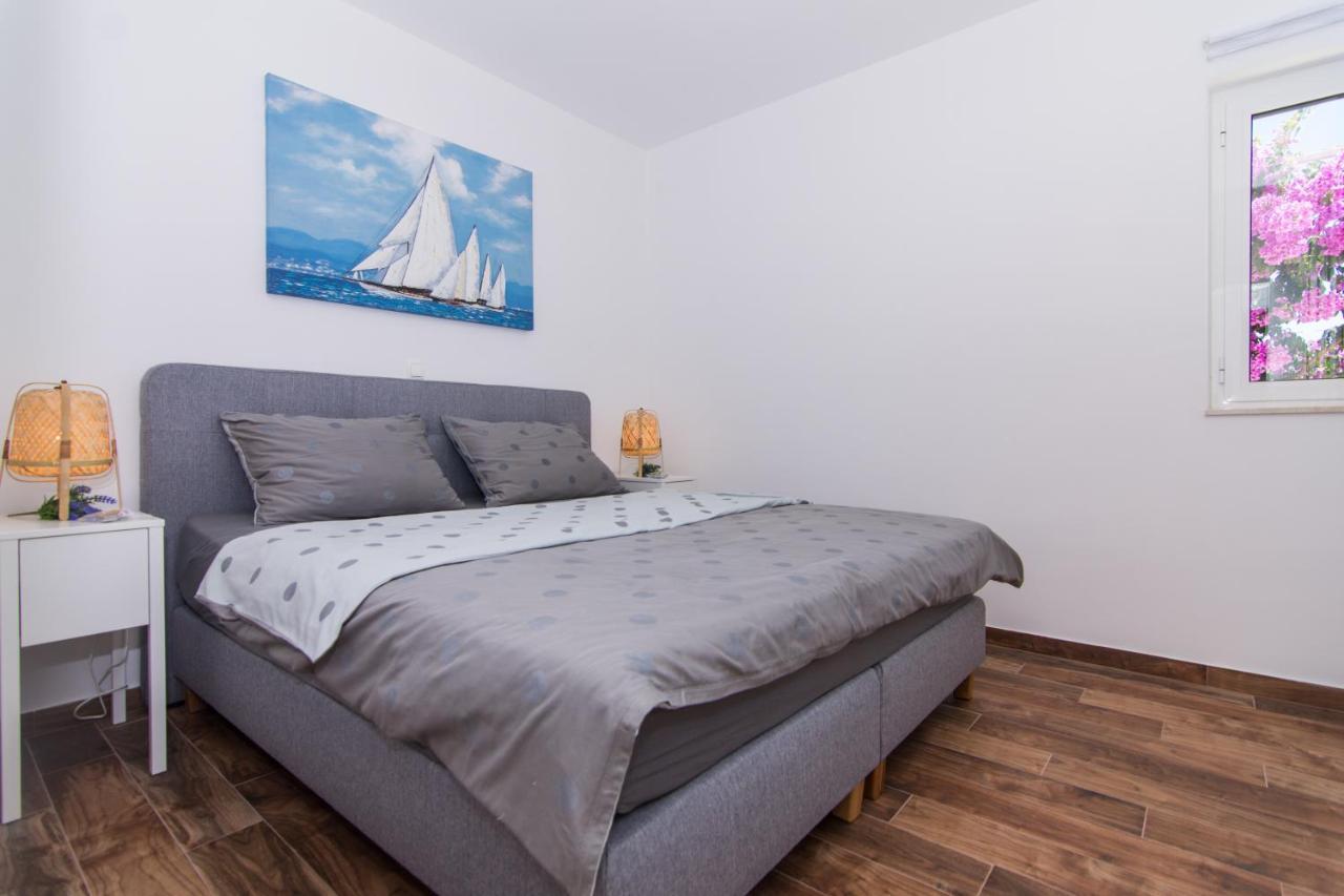 Apartments Lumini Трогир Экстерьер фото